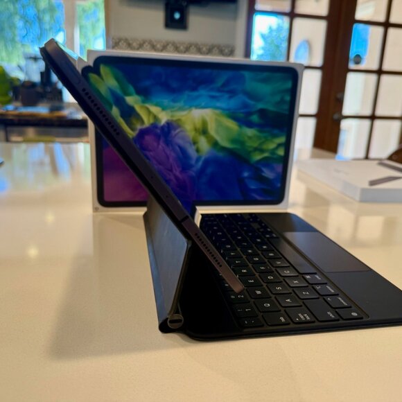 Apple iPad Pro 11-inch Wi-Fi/Cellular plus Magic Keyboard - Picture 2 of 10